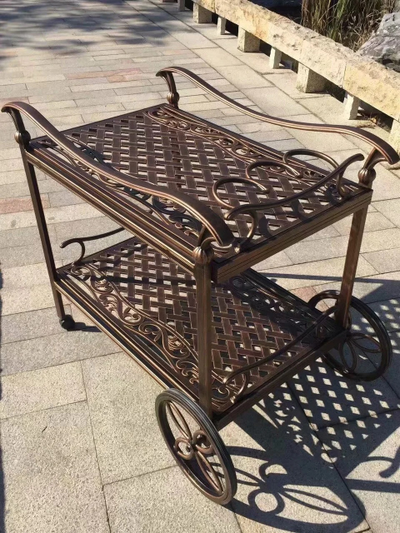 Сервировочный столик Latin из литого алюминия. фото 3