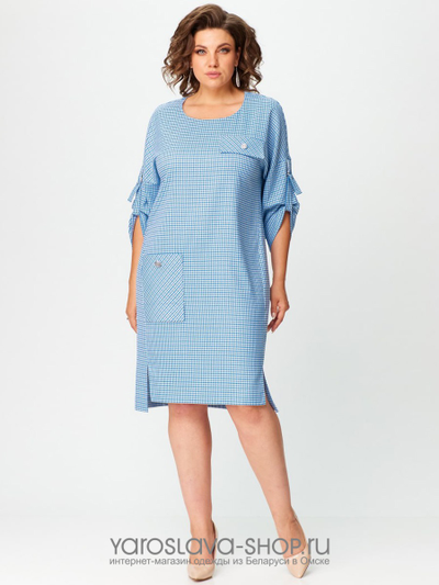 Нарядное женское платье голубого цвета в мелкую клетку