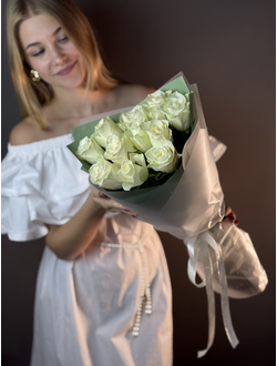 Букет из 11 белых  роз в упаковке