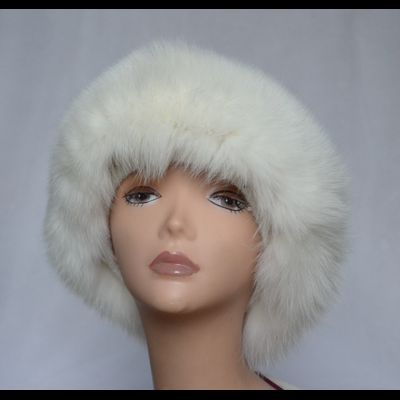 Вязаная итальянская шапка с меховой отделкой Vizio Италия 6457 белая