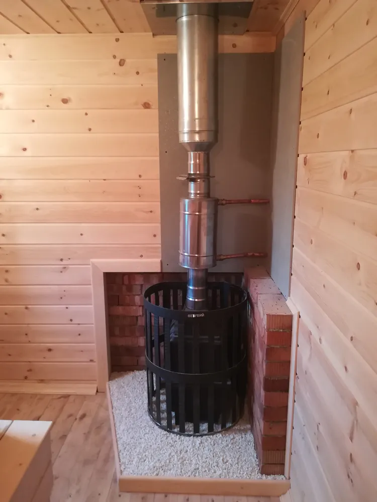 Установлена банная печь. Произведена кирпичная кладка. Проведена изоляция от нагрева евро вагонки, выведена труба. Отдекорирован фундамент под печь.