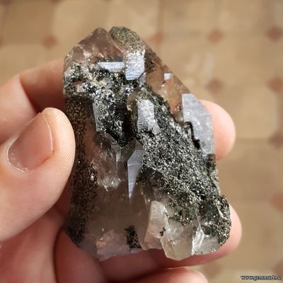 Кварц с хлоритом. Россия. 65*55*45мм