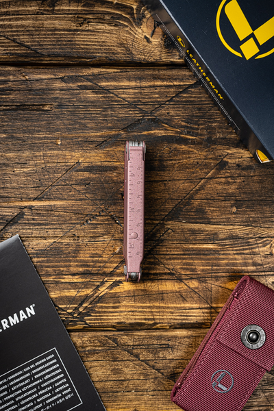 Leatherman Bond с чехлом на кнопке Cranberry