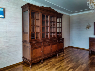 Буфет винтажный четыре двери.