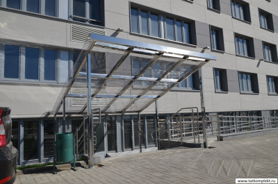 козырек из нержавеющей стали и стекла