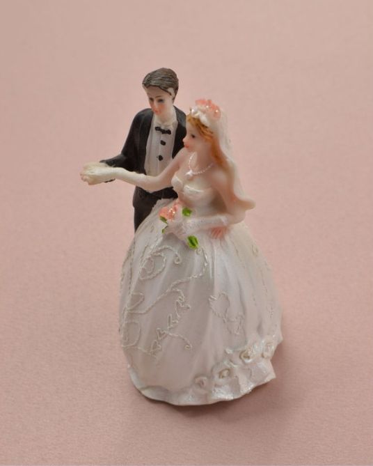 Фигурка жениха и невесты на свадебный торт