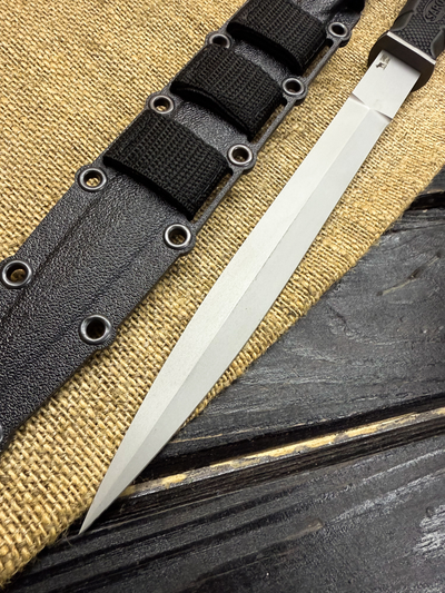 Тактический нож Страйт сталь AUS 6, рукоять резина, ножны ABS