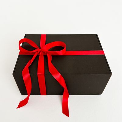 Большая подарочная коробка GILEV 37x26x12см с красной лентой и наполнителем