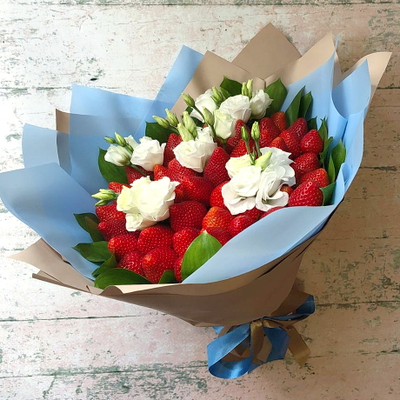 Букет "Клубничные облака"