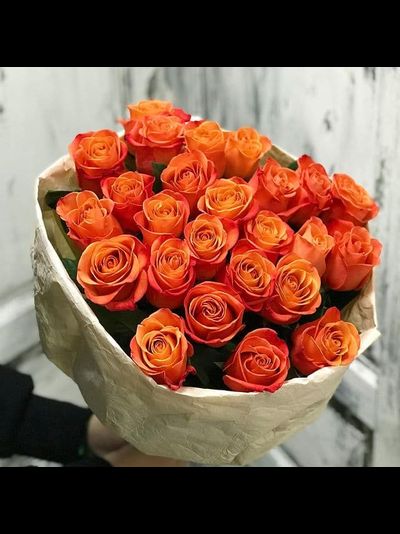 25 оранжевых роз