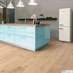 Паркетная доска Haro Дуб Пуро Белый Универсал 537548 в интерьере кухни