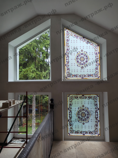 Витражная пленка, витражная пленка самоклеющаяся, пленочный витраж с классическим рисунком