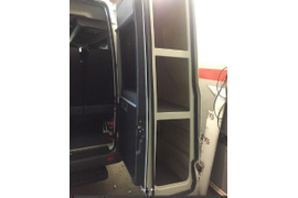 Установили навесной багажник, камеру заднего вида, тахограф, противотуманные фары, мультимедийное головное устройство.