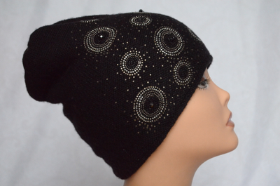 Итальянская модная шапка с украшениями Vizio 6177 черная фото