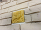 Декор-изразец к плитке под кирпич Kamastone Сказка 2991, светло-желтый с золотом