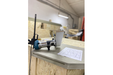 Аккуратная и неспешная работа фрезером.