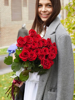 Букет из 19 красных роз