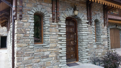 Камень толстяк галтованный серо-зелёный