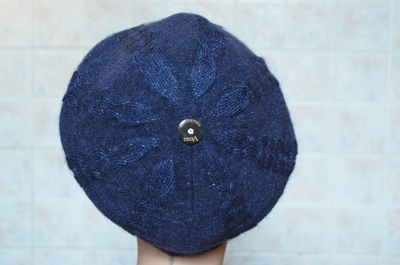 синий берет из мохера