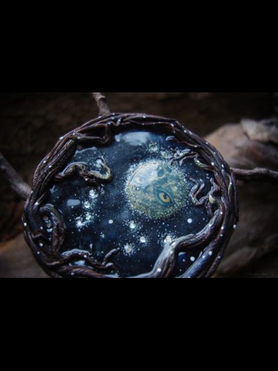 Новогодняя брошь &quot;Таинство снежной Луны&quot;