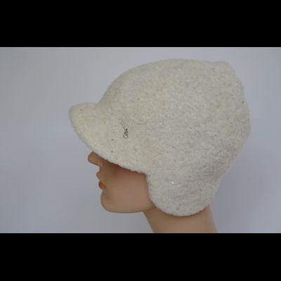 Вязаная жокейка с ушками женская зимняя Vizio Италия 9009 VU белая