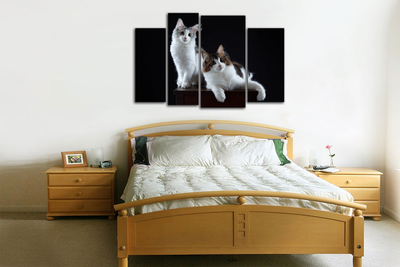 Модульная картина "Статуэтки на тумбочке"