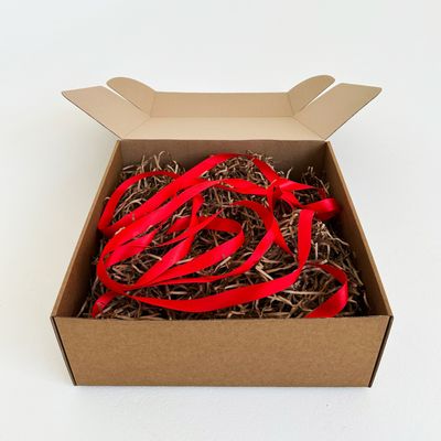 3 штуки - Подарочная коробка GILEV 37х37х14см с наполнителем и красной лентой