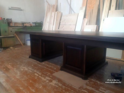 Стол из дерева