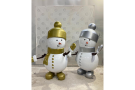 Снеговики. Уличные новогодние фигуры.