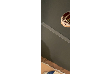 А так выглядит черный профиль с черным матовым рассеивателем.