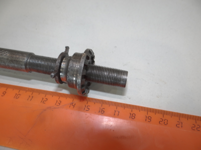 Ось переднего колеса Дкв 200