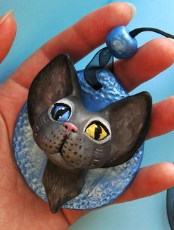 Лунный котик. Необычная подвеска с кошкой из полимерной глины