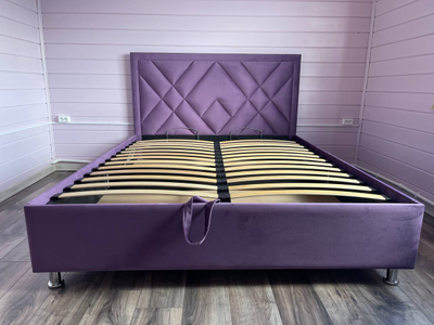 ОДНОСПАЛЬНАЯ, ДВУСПАЛЬНАЯ КРОВАТЬ КАРАТ, С МЯГКИМ ИЗГОЛОВЬЕМ, ФАНЕРА, НА НОЖКАХ, УСИЛЕННАЯ МЕТАЛЛОМ, С ПОДЪЕМНЫМ МЕХАНИЗМОМ И БЕЛЬЕВЫМ ЯЩИКОМ ОТ ПРОИЗВОДИТЕЛЯ