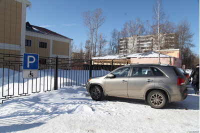 Знак "Парковка для инвалидов" (2 знака в комплекте и крепеж к ним, по ГОСТ 6.4 и 8.17, хомут универсальный диаметр 40-90мм)