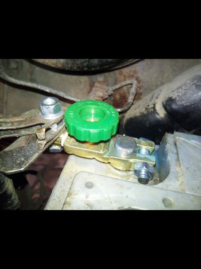 Клемма АКБ с размыкателем массы (минусовая)