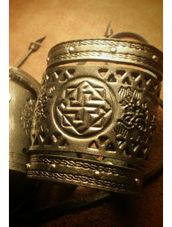 "Валькирия" Женский браслет широкий