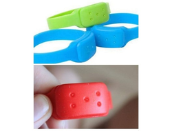 Силиконовый браслет от комаров