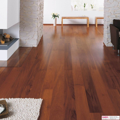 Декор паркетной доски Haro Мербау 1-пол, лак 524928 в интерьере гостиной