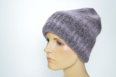 Женская вязаная шапка с отворотом