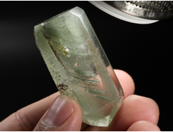 Кварц горный хрусталь с фантомами и хлоритом, кристалл полированный, Бразилия (50*24*18 мм, 35 г) №36850