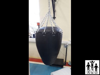 Боксерский мешок "Бочка" DNN из натуральной кожи, толщиной до 2 мм, профессиональный (диаметр 65см, h-85см, вес 80кг)