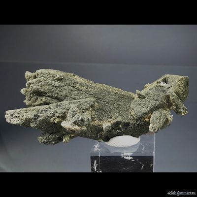 Горный хрусталь с включениями хлорита. Северная Осетия. 55*25*23мм