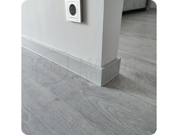 Плинтус ХДФ Dollken Cubu Flex Life 100мм Х 2,5 м 1012/1202 Серый в интерьер 3