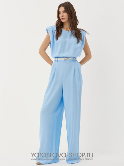 Комбинезон женский голубого цвета под пояс