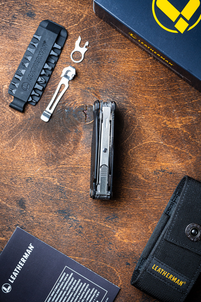 Leatherman Charge + с чехлом на кнопке, клипсой и битами