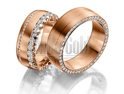 Обручальные кольца из красного золота с бриллиантами в обоих кольцах, широкие, с матовой поверхность