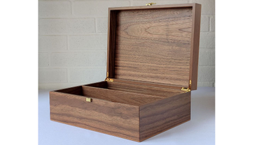 3036 Футляр для двух бутылок. Шпон ореха, персонализация.  Изготовление на заказ.