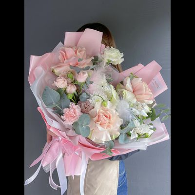 Букет из эустом, альстромерий и розы