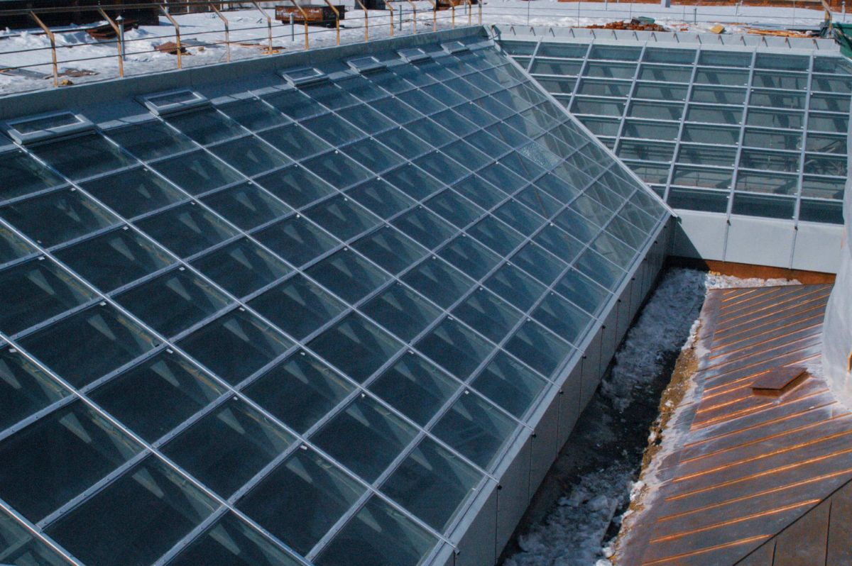 Зенитный фонарь на стальном каркасе