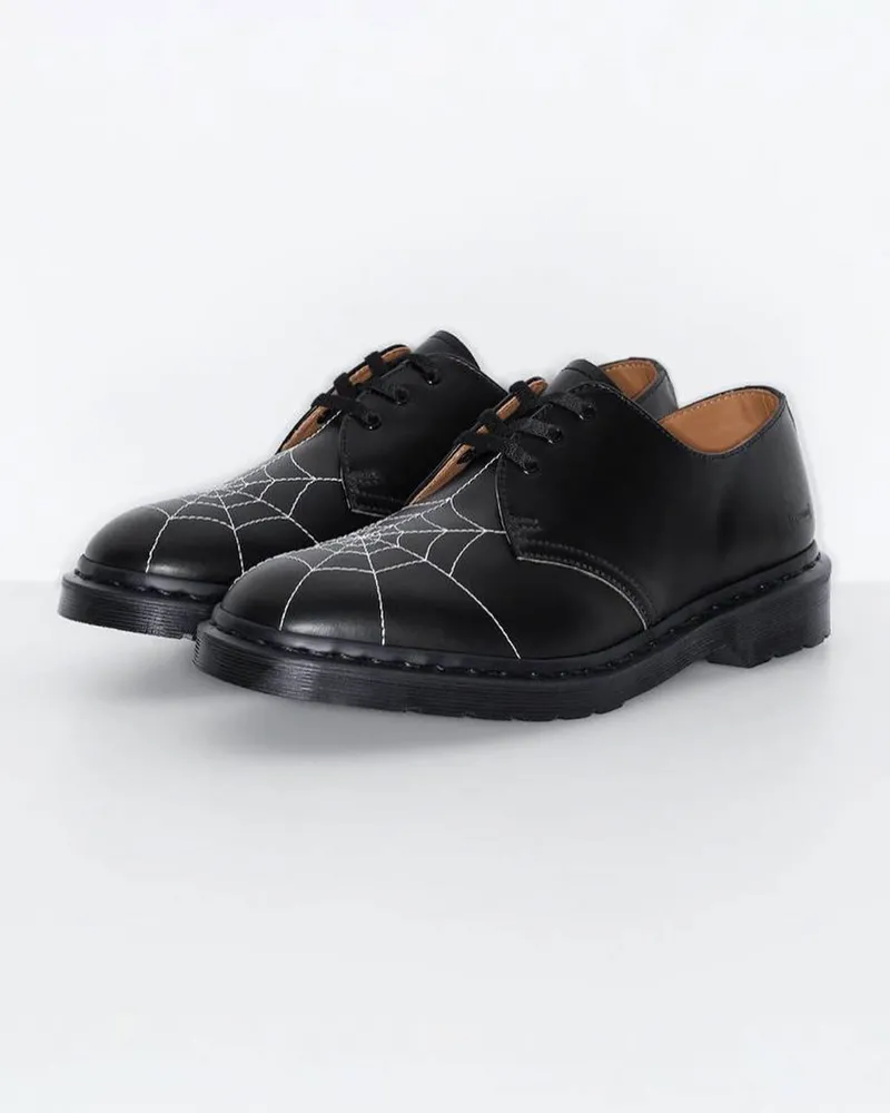 Строгие черные полуботинки DR. Martens из натуральной кожи.  Представлены в размерах от 36 до 45. 